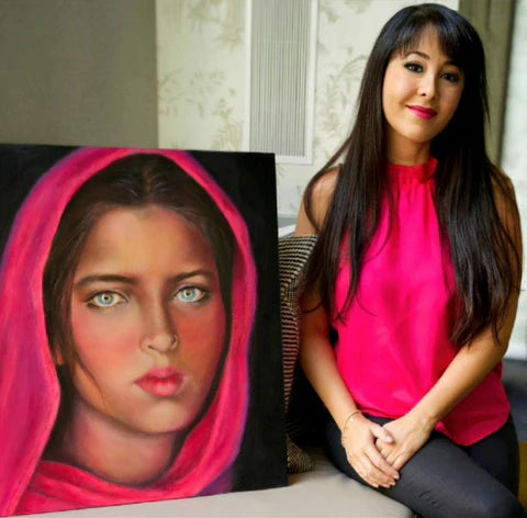 Mitsooz Founding Artist Nersel Muehlen with a photorealistic oil painting. This portrait highlights her master-level focus on soulful eyes and the emotional weight of her Work.